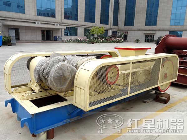 對輥式破碎機(jī) 對輥式破碎機(jī)