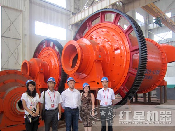 濕式球磨機(jī)用戶來訪 濕式球磨機(jī)用戶來訪