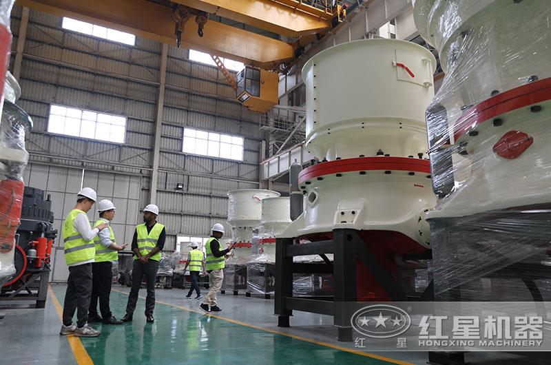 客戶來(lái)廠考察花崗巖破碎機(jī)設(shè)備 客戶來(lái)廠考察花崗巖破碎機(jī)設(shè)備