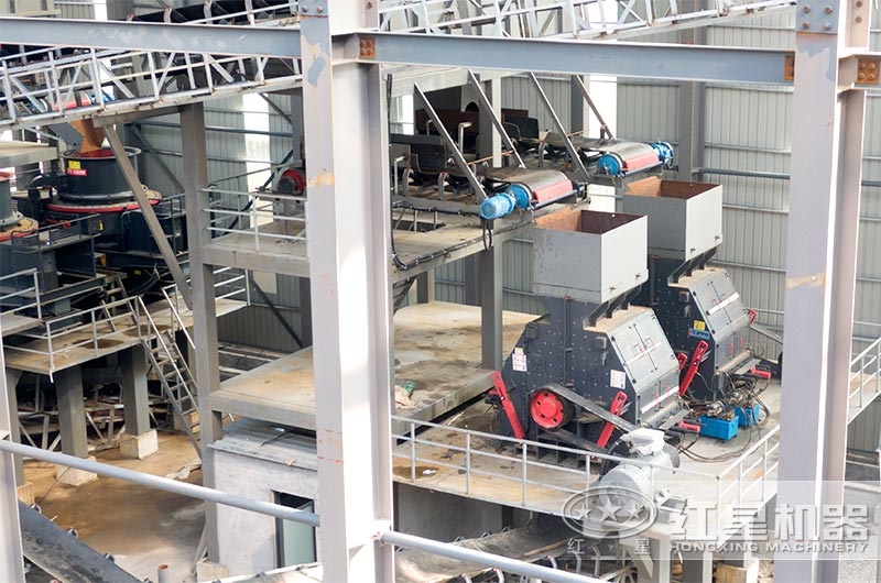 江蘇客戶大型砂石現(xiàn)場反擊式破碎機 江蘇客戶大型砂石現(xiàn)場反擊式破碎機