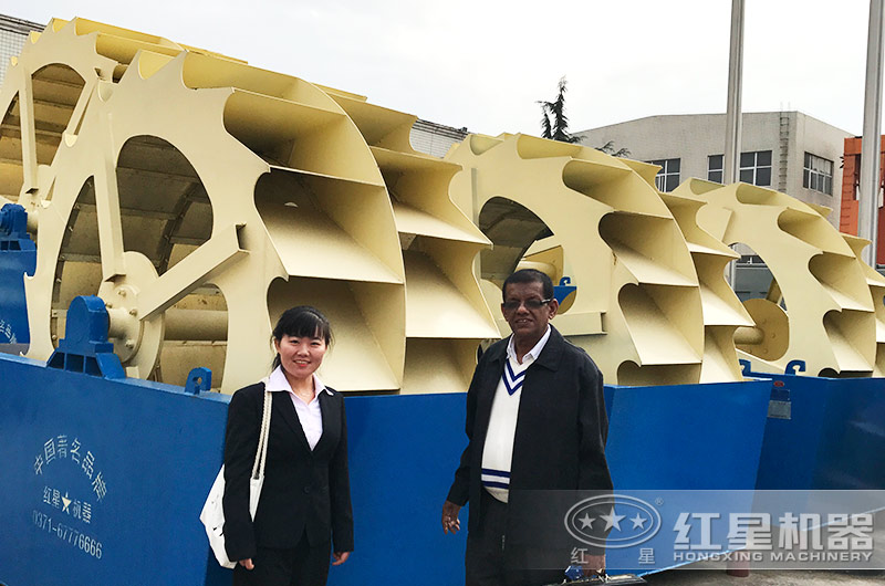 客戶來廠考察洗砂機設(shè)備 客戶來廠考察洗砂機設(shè)備