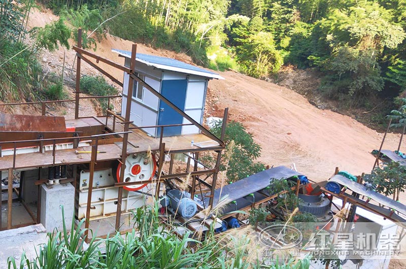 粗破鄂式破碎機(jī) 粗破鄂式破碎機(jī)