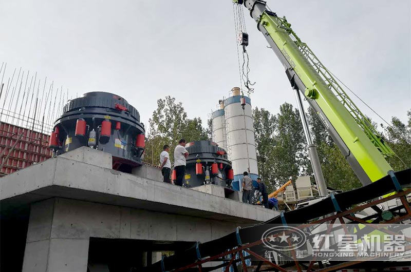 全液壓圓錐破碎機(jī)現(xiàn)場(chǎng) 全液壓圓錐破碎機(jī)現(xiàn)場(chǎng)