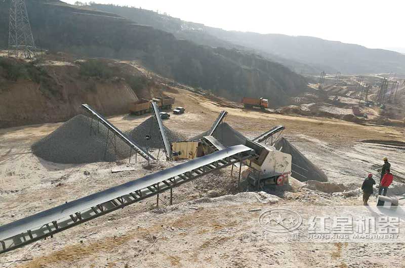 小型破石機(jī)加工現(xiàn)場(chǎng) 小型破石機(jī)加工現(xiàn)場(chǎng)