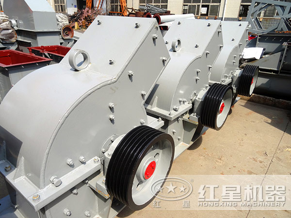 錘式破碎機側(cè)面圖 錘式破碎機側(cè)面圖