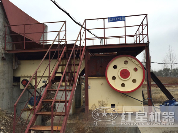 現場作業(yè)中 現場作業(yè)中