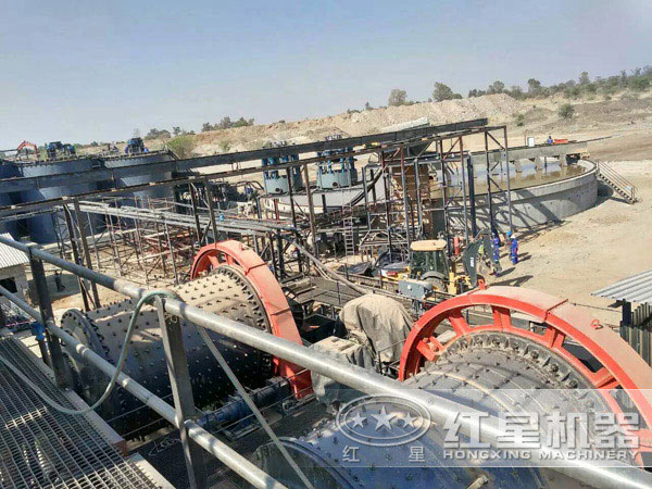 球磨機現(xiàn)場作業(yè) 球磨機現(xiàn)場作業(yè)