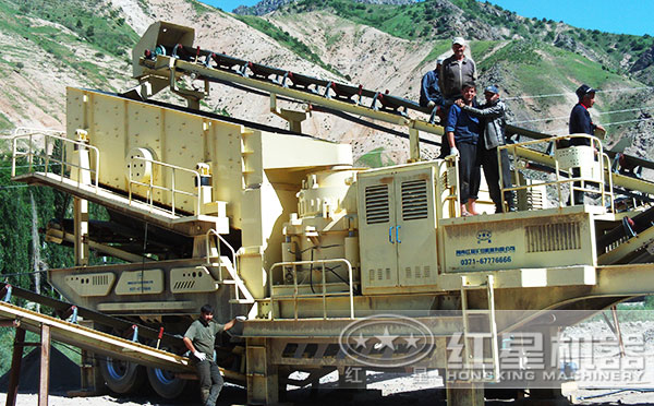 現(xiàn)場(chǎng)作業(yè)中 現(xiàn)場(chǎng)作業(yè)中