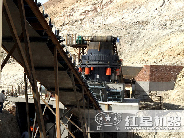 河卵石圓錐破碎機(jī)生產(chǎn)現(xiàn)場(chǎng) 河卵石圓錐破碎機(jī)生產(chǎn)現(xiàn)場(chǎng)