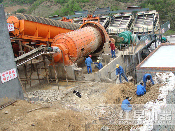 球磨機現場作業(yè) 球磨機現場作業(yè)