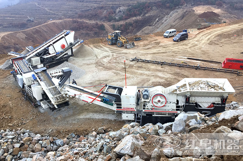 流動車載礦石破碎機現(xiàn)場作業(yè) 流動車載礦石破碎機現(xiàn)場作業(yè)