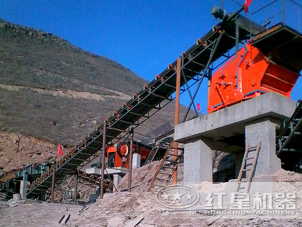 建筑砂石料錘式破碎機生產(chǎn)現(xiàn)場 建筑砂石料錘式破碎機生產(chǎn)現(xiàn)場