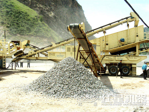 全新移動碎石機作業(yè)現(xiàn)場 全新移動碎石機作業(yè)現(xiàn)場