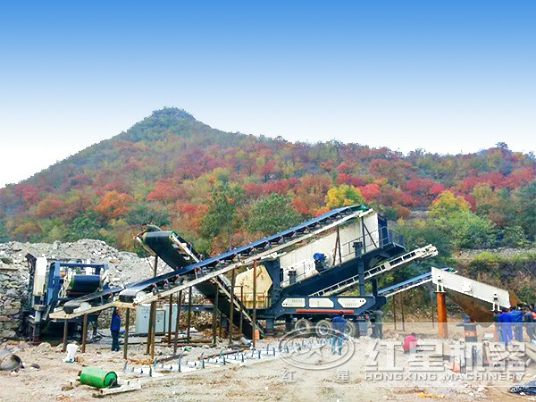 移動碎石機作業(yè)現(xiàn)場 移動碎石機作業(yè)現(xiàn)場