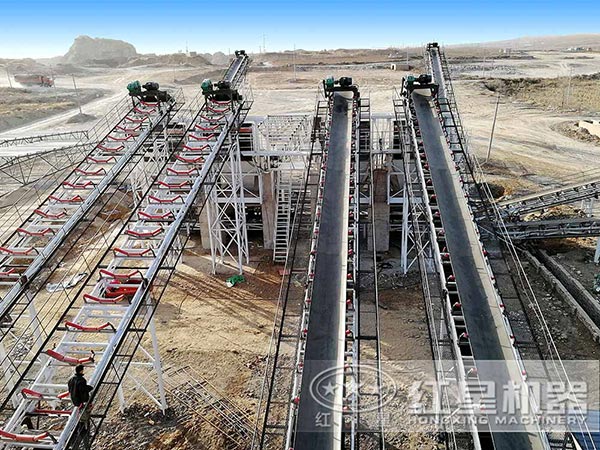 輸送機(jī)安裝、調(diào)試現(xiàn)場(chǎng)