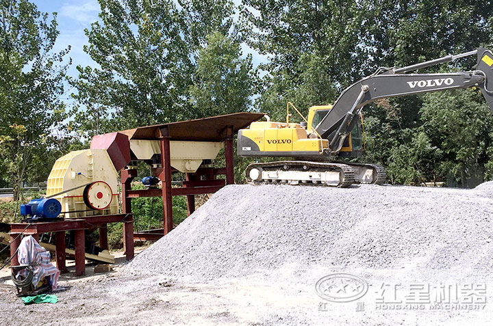 PCZ1410型號(hào)重錘式破碎機(jī)生產(chǎn)現(xiàn)場(chǎng) PCZ1410型號(hào)重錘式破碎機(jī)生產(chǎn)現(xiàn)場(chǎng)