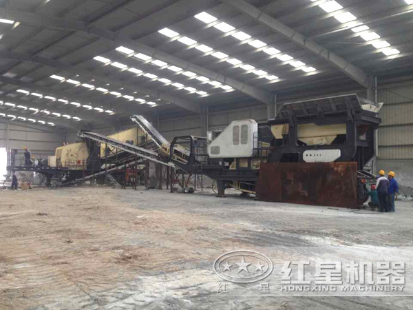 車載式移動石子破碎站生產(chǎn)現(xiàn)場 車載式移動石子破碎站生產(chǎn)現(xiàn)場