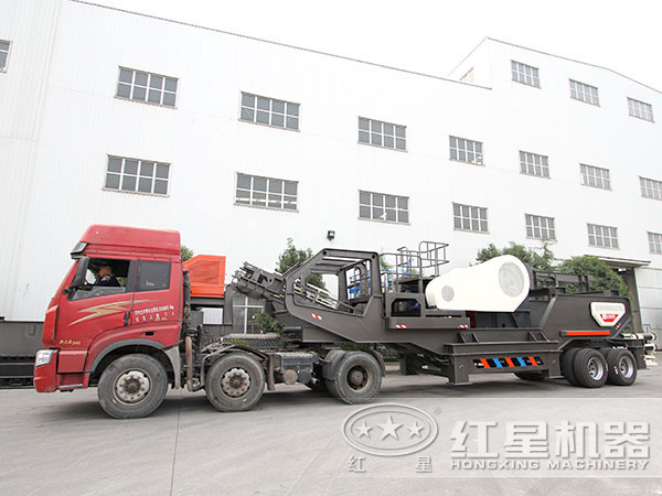 車載式移動石子破碎站發(fā)貨 車載式移動石子破碎站發(fā)貨