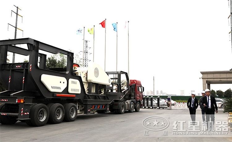 流動(dòng)碎石機(jī)發(fā)貨現(xiàn)場(chǎng) 流動(dòng)碎石機(jī)發(fā)貨現(xiàn)場(chǎng)