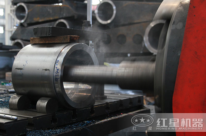 車(chē)間高速運(yùn)轉(zhuǎn)的機(jī)器 車(chē)間高速運(yùn)轉(zhuǎn)的機(jī)器