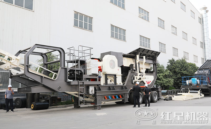 客戶(hù)參觀顎式移動(dòng)破石機(jī) 客戶(hù)參觀顎式移動(dòng)破石機(jī)