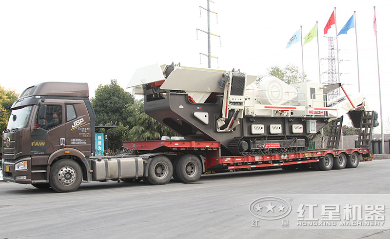 履帶式車載一體沙石機(jī)發(fā)貨現(xiàn)場 履帶式車載一體沙石機(jī)發(fā)貨現(xiàn)場