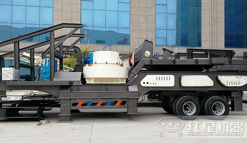 廠區(qū)擺放的移動制砂設備 廠區(qū)擺放的移動制砂設備