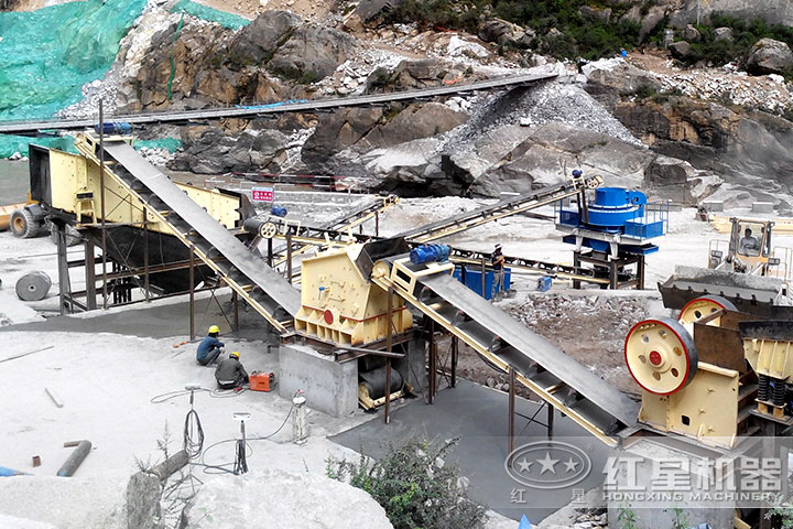 碎煤機(jī)生產(chǎn)現(xiàn)場(chǎng) 碎煤機(jī)生產(chǎn)現(xiàn)場(chǎng)