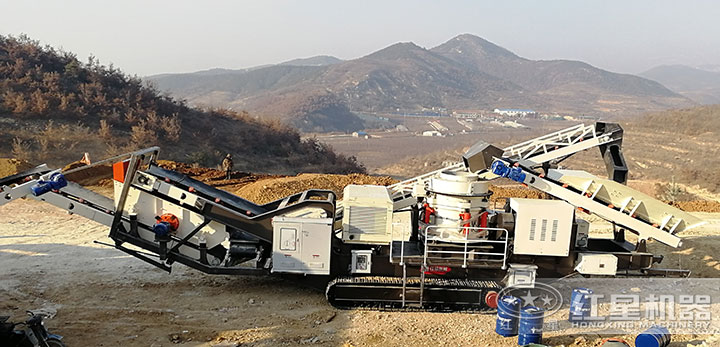 履帶移動(dòng)碎石現(xiàn)場(chǎng) 履帶移動(dòng)碎石現(xiàn)場(chǎng)