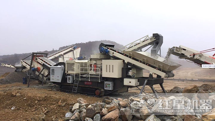 車(chē)載式破碎機(jī)作業(yè)現(xiàn)場(chǎng) 車(chē)載式破碎機(jī)作業(yè)現(xiàn)場(chǎng)