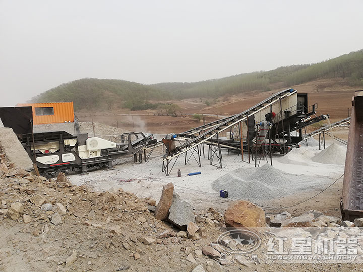 移動(dòng)破石機(jī)生產(chǎn)現(xiàn)場(chǎng) 移動(dòng)破石機(jī)生產(chǎn)現(xiàn)場(chǎng)