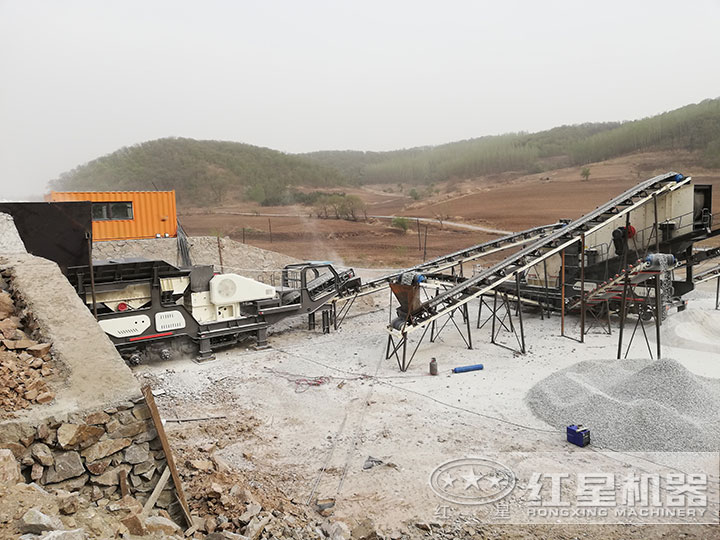 紅星移動式破石頭機(jī)器生產(chǎn)現(xiàn)場 紅星移動式破石頭機(jī)器生產(chǎn)現(xiàn)場