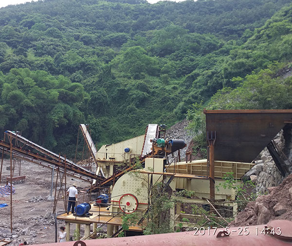 重錘式破碎機(jī)客戶現(xiàn)場 重錘式破碎機(jī)客戶現(xiàn)場