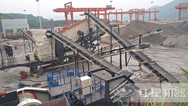 破碎建筑垃圾的反擊破移動碎石機(jī) 破碎建筑垃圾的反擊破移動碎石機(jī)