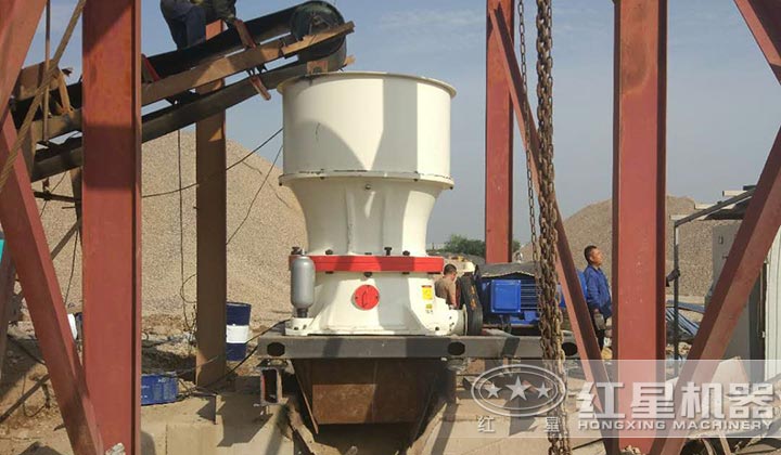 圓錐破碎生產(chǎn)現(xiàn)場(chǎng) 圓錐破碎生產(chǎn)現(xiàn)場(chǎng)