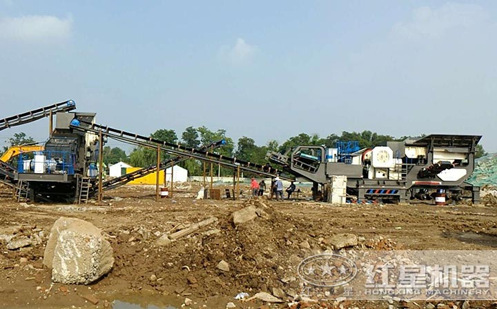 輪胎式建筑廢料粉碎機(jī)作業(yè)現(xiàn)場(chǎng) 輪胎式建筑廢料粉碎機(jī)作業(yè)現(xiàn)場(chǎng)