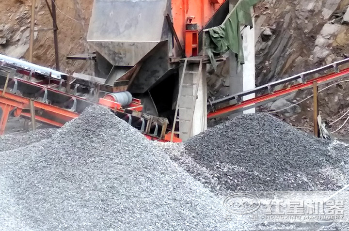 細碎機作業(yè)現(xiàn)場物料圖 細碎機作業(yè)現(xiàn)場物料圖