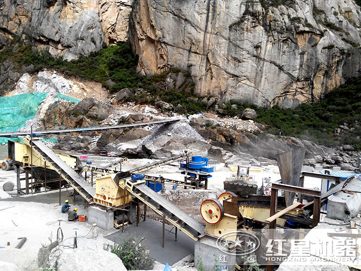 玄武巖制砂機(jī)現(xiàn)場(chǎng) 玄武巖制砂機(jī)現(xiàn)場(chǎng)