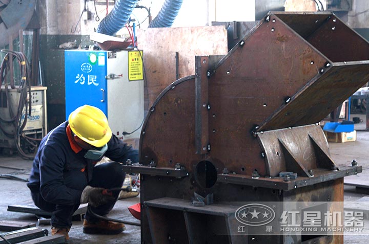 錘式破碎機(jī)生產(chǎn)車(chē)間 錘式破碎機(jī)生產(chǎn)車(chē)間