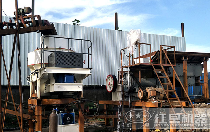 鵝卵石制砂現(xiàn)場 鵝卵石制砂現(xiàn)場