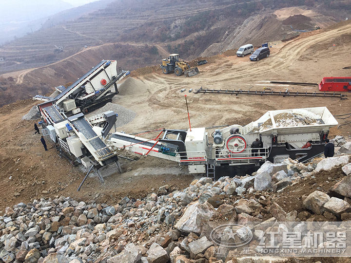 履帶式移動(dòng)破碎站多臺聯(lián)機(jī)作業(yè) 履帶式移動(dòng)破碎站多臺聯(lián)機(jī)作業(yè)