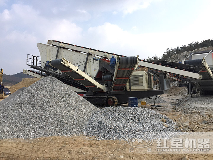 履帶式液壓驅(qū)動(dòng)破碎站多臺聯(lián)機(jī)作業(yè) 履帶式液壓驅(qū)動(dòng)破碎站多臺聯(lián)機(jī)作業(yè)