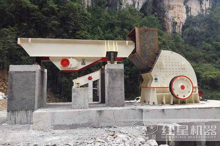 石灰石錘式破碎機(jī)現(xiàn)場(chǎng) 石灰石錘式破碎機(jī)現(xiàn)場(chǎng)