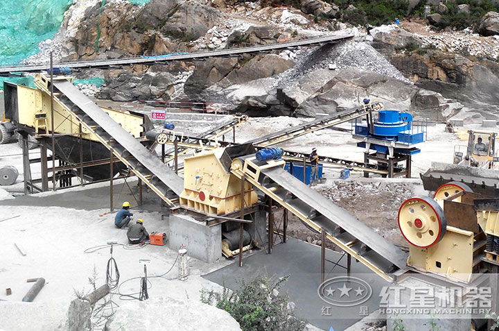 石灰石粉碎機現(xiàn)場 石灰石粉碎機現(xiàn)場