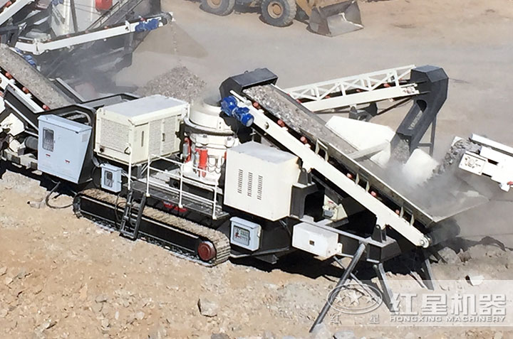 履帶式移動(dòng)破碎機(jī)作業(yè)現(xiàn)場(chǎng) 履帶式移動(dòng)破碎機(jī)作業(yè)現(xiàn)場(chǎng)