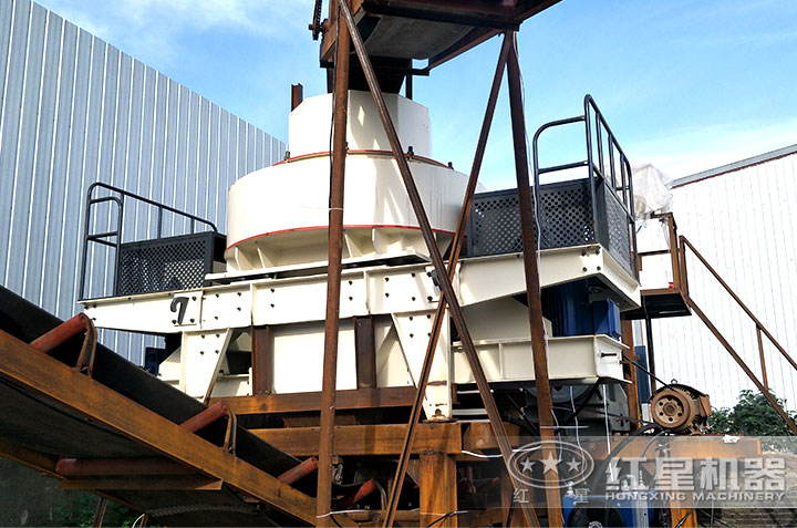 石英砂制砂機(jī)作業(yè)現(xiàn)場 石英砂制砂機(jī)作業(yè)現(xiàn)場