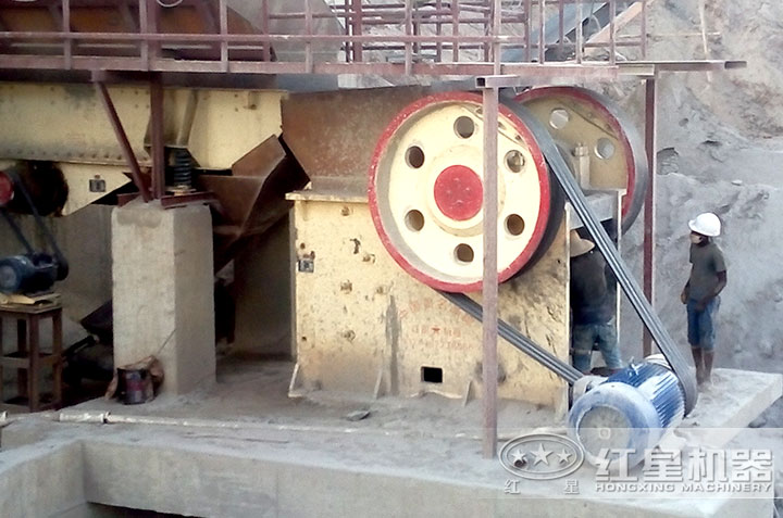 原煤破碎機(jī)作業(yè)現(xiàn)場(chǎng) 原煤破碎機(jī)作業(yè)現(xiàn)場(chǎng)