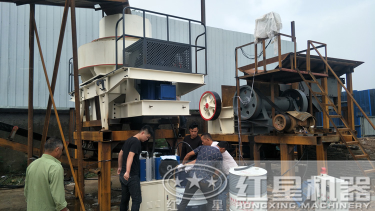 生產(chǎn)現(xiàn)場(chǎng)有很多，安排起來(lái)啦！