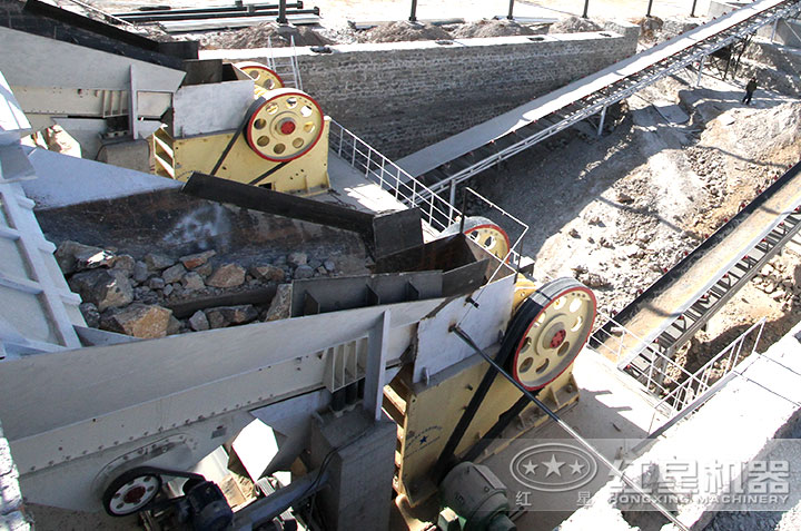 石灰石破碎機(jī)作業(yè)現(xiàn)場(chǎng) 石灰石破碎機(jī)作業(yè)現(xiàn)場(chǎng)