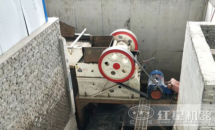 69鄂式破碎機(jī)生產(chǎn)現(xiàn)場 69鄂式破碎機(jī)生產(chǎn)現(xiàn)場